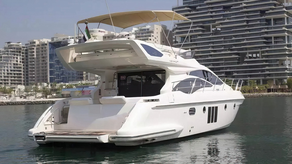 Аренда моторной яхты Azimut 48 в Дубай - яхта с флайбриджем